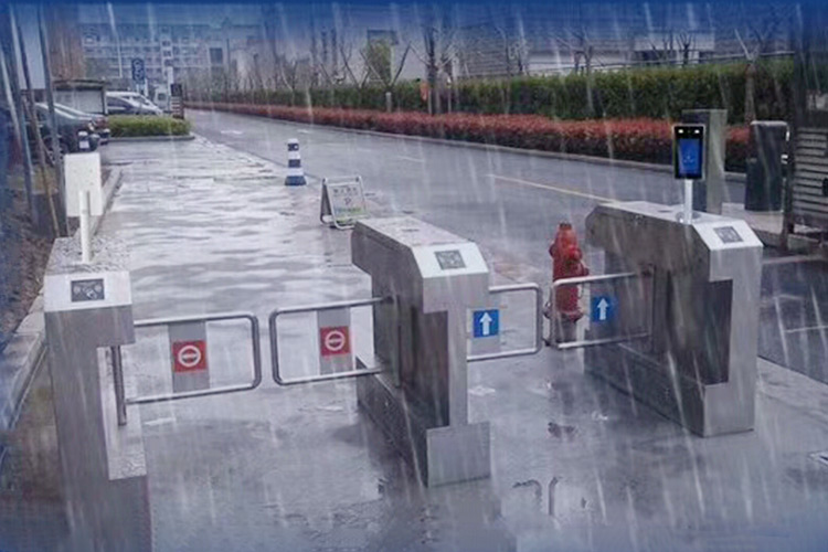 clip_image001.jpg 惠顺科技人行通道在雨中可正常运转